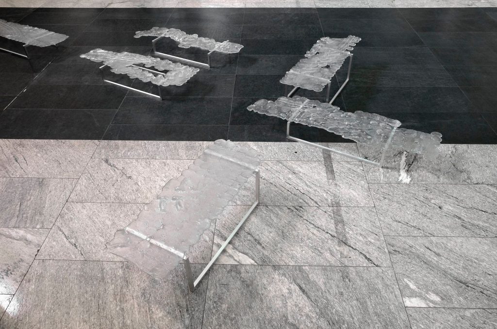 As x as y Jubiläumsausstellung zur deutsch-polnischen Städtepartnerschaft zwischen Düsseldorf und Warschau. Mit Mateusz Choróbski, Paul Czerlitzki, Zuza Golińska, Klara Kayser, Gizela Mickiewicz, Ulrike Möschel, Katarzyna Przezwańska und Angelika J. Trojnarski.