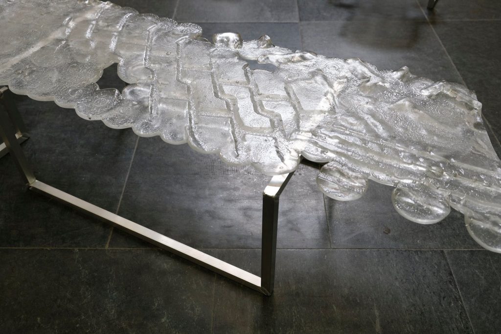 As x as y Jubiläumsausstellung zur deutsch-polnischen Städtepartnerschaft zwischen Düsseldorf und Warschau. Mit Mateusz Choróbski, Paul Czerlitzki, Zuza Golińska, Klara Kayser, Gizela Mickiewicz, Ulrike Möschel, Katarzyna Przezwańska und Angelika J. Trojnarski.