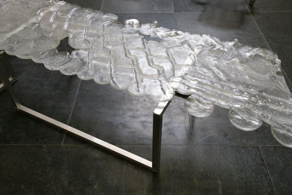 As x as y Jubiläumsausstellung zur deutsch-polnischen Städtepartnerschaft zwischen Düsseldorf und Warschau. Mit Mateusz Choróbski, Paul Czerlitzki, Zuza Golińska, Klara Kayser, Gizela Mickiewicz, Ulrike Möschel, Katarzyna Przezwańska und Angelika J. Trojnarski.