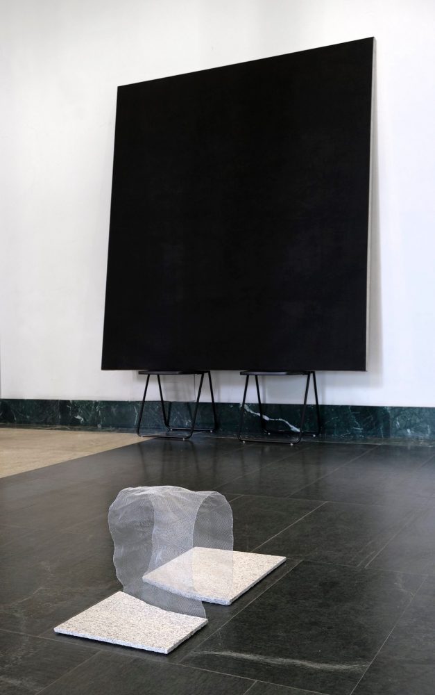 As x as y Jubiläumsausstellung zur deutsch-polnischen Städtepartnerschaft zwischen Düsseldorf und Warschau. Mit Mateusz Choróbski, Paul Czerlitzki, Zuza Golińska, Klara Kayser, Gizela Mickiewicz, Ulrike Möschel, Katarzyna Przezwańska und Angelika J. Trojnarski.