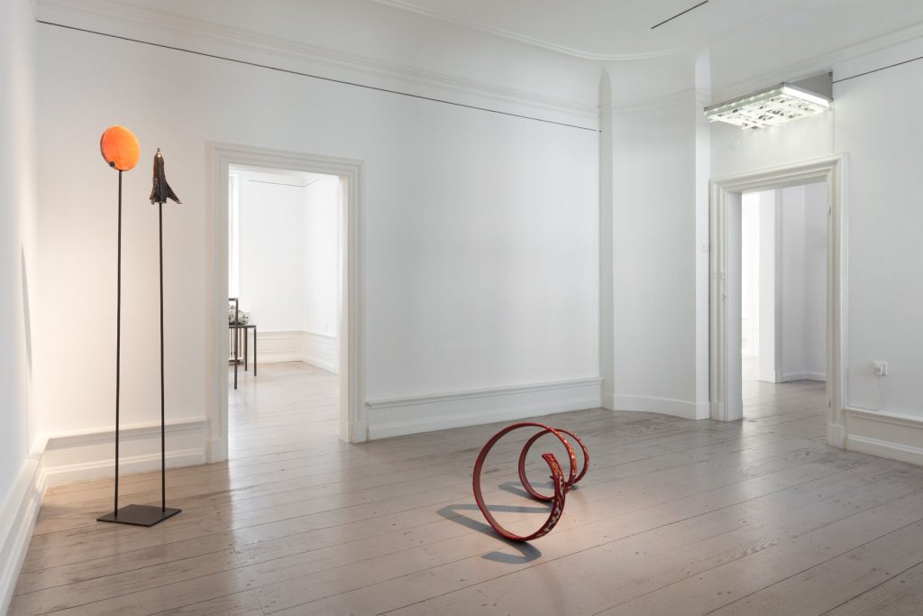 Der Unterschied in Ähnlichkeit Jubiläumsausstellung zur deutsch-polnischen Städtepartnerschaft zwischen Düsseldorf und Warschau. Mit Mateusz Choróbski, Thomas Musehold, Marzena Nowak und Katja Tönnissen