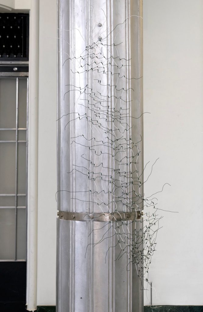 As x as y Jubiläumsausstellung zur deutsch-polnischen Städtepartnerschaft zwischen Düsseldorf und Warschau. Mit Mateusz Choróbski, Paul Czerlitzki, Zuza Golińska, Klara Kayser, Gizela Mickiewicz, Ulrike Möschel, Katarzyna Przezwańska und Angelika J. Trojnarski.