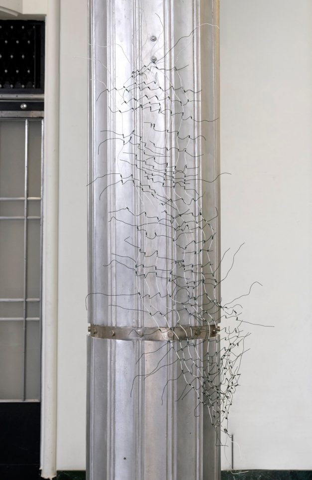 As x as y Jubiläumsausstellung zur deutsch-polnischen Städtepartnerschaft zwischen Düsseldorf und Warschau. Mit Mateusz Choróbski, Paul Czerlitzki, Zuza Golińska, Klara Kayser, Gizela Mickiewicz, Ulrike Möschel, Katarzyna Przezwańska und Angelika J. Trojnarski.