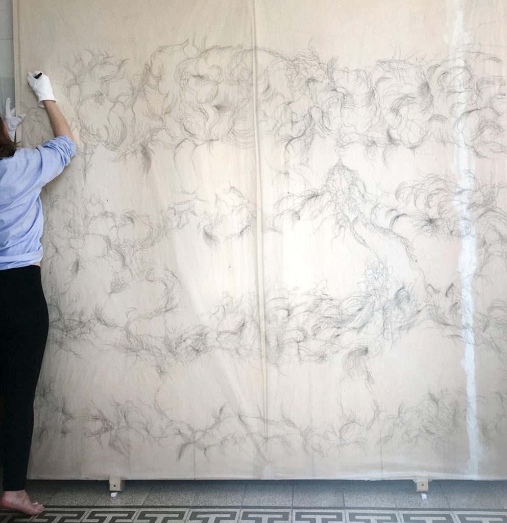 Paula Doepfner, YOU and ME (Atemzüge eines Sommertags), Tusche auf Gampi-Papier, 240 x 229 cm, 2016 – 2017. Entstehungsprozess (Rom, 2017)